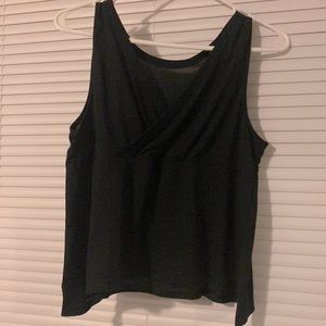 Old navy active, ultralight shirt. Color black. Size M. Never been worn.